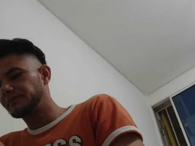 Live sex webcam photo for andrew1520 #276153079