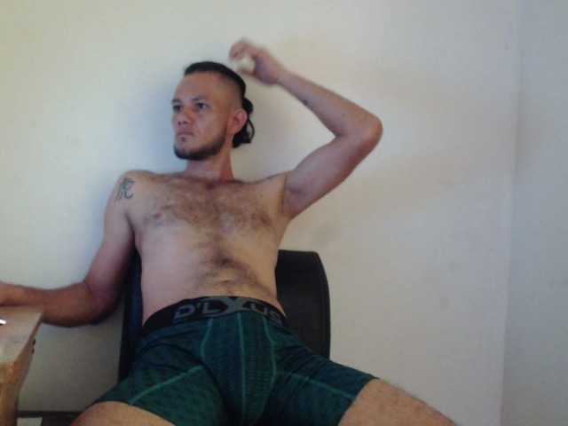 Live sex webcam photo for andrew1520 #289597431