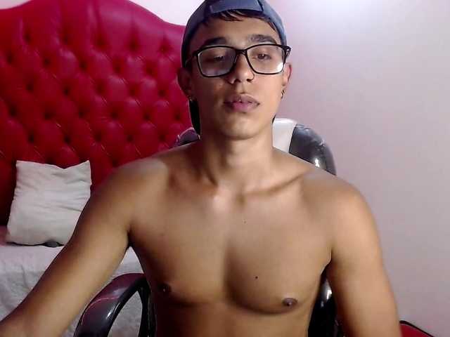 Live sex webcam photo for andrewstin #275694983