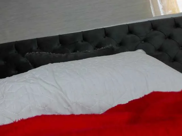 Live sex webcam photo for angeiina-- #290145922