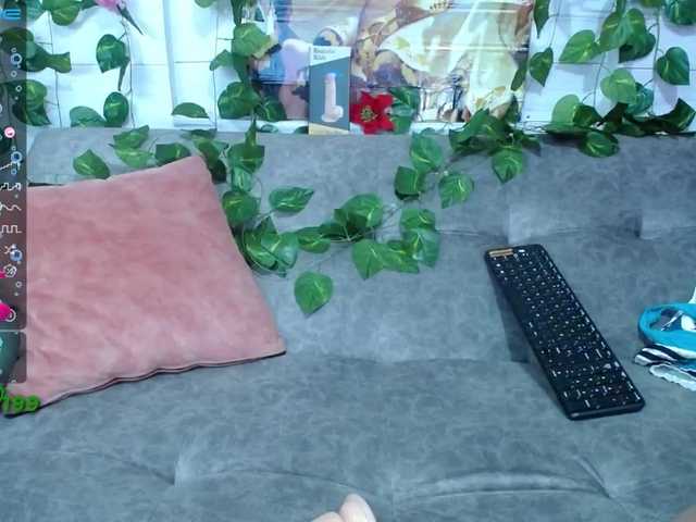 Live sex webcam photo for angela-rd #273738056