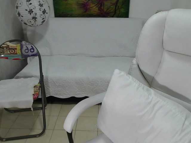 Live sex webcam photo for angela-xs #271914802