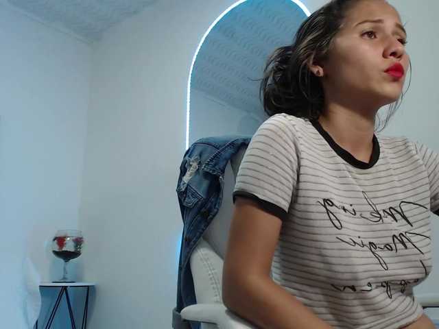 Live sex webcam photo for angela-xs #272027520