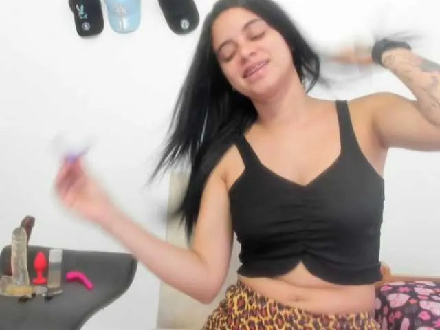 Live sex webcam photo for angelaa-23 #276599852