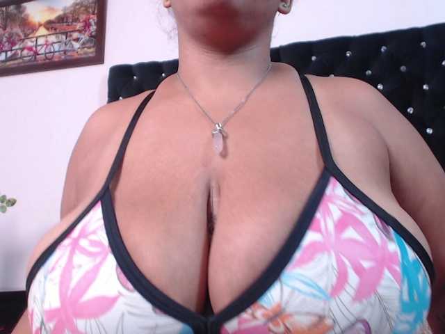Live sex webcam photo for angelhottxxx #271938777