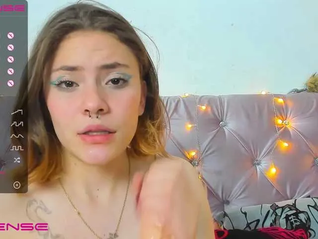 Live sex webcam photo for angeliinee #272509366