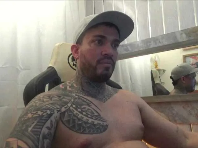 Live sex webcam photo for angellatino0 #292339157