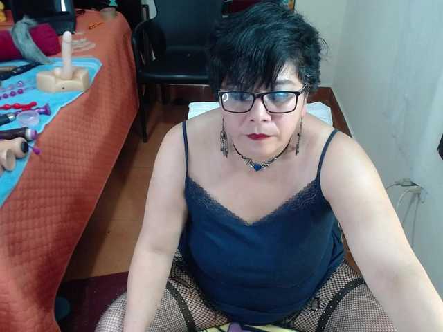 Live sex webcam photo for angellove266 #276616474