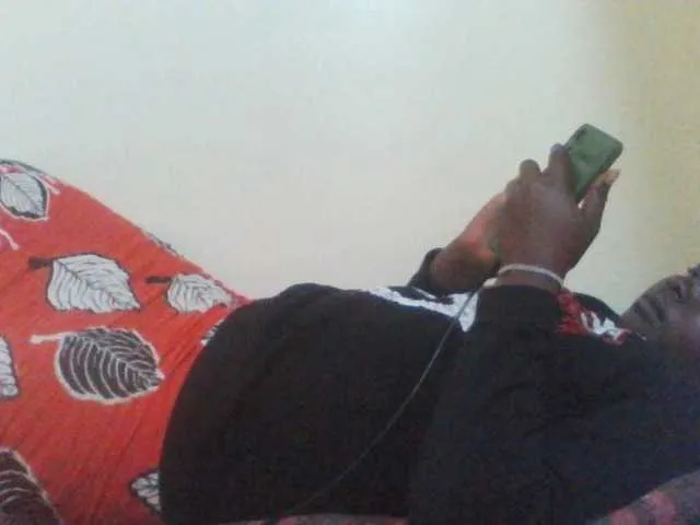 Live sex webcam photo for angelofkenya #277470334