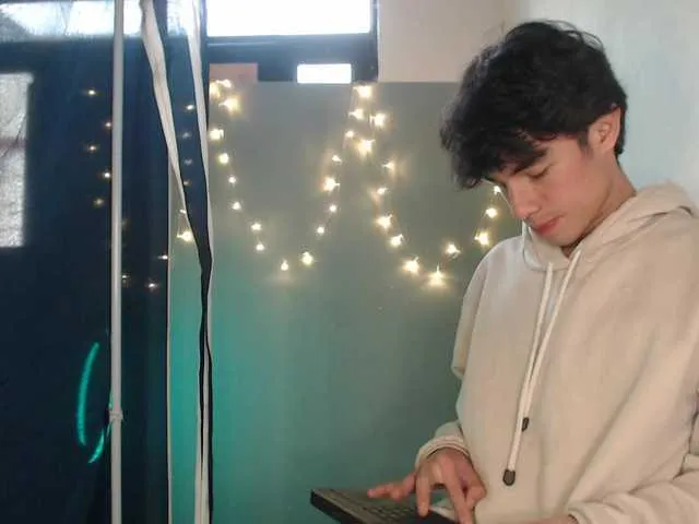 Live sex webcam photo for angelscorpio #275675316