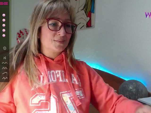 Live sex webcam photo for anna-sweet- #272551813