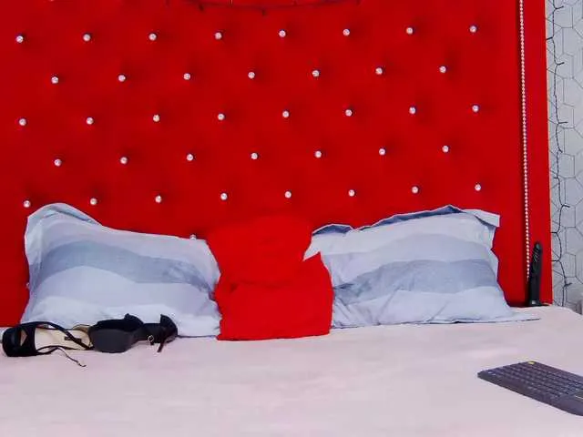 Live sex webcam photo for annamontrix #272470992