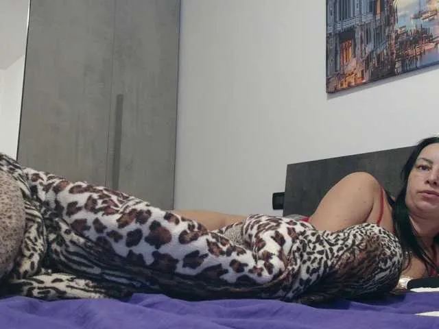 Live sex webcam photo for annawow69 #290574481