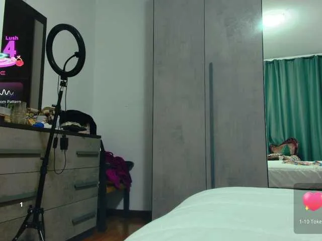 Live sex webcam photo for annawow69 #292356589