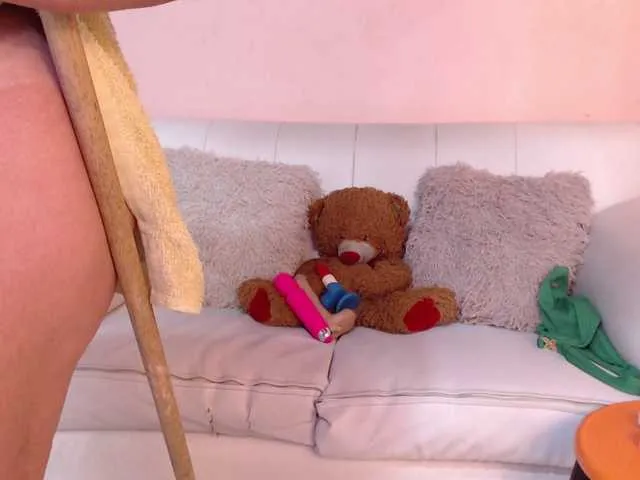 Live sex webcam photo for annie-adams #275924980