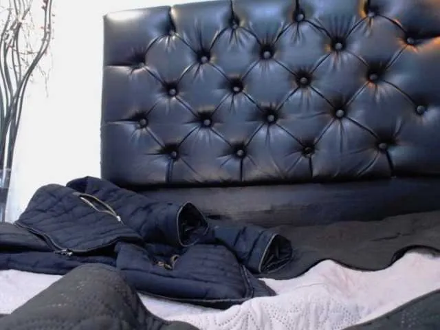 Live sex webcam photo for annie-jamess #273464193