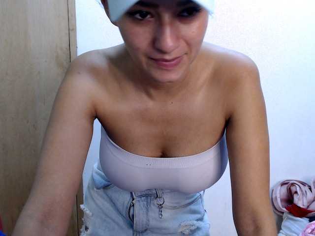 Live sex webcam photo for annieclark #272536691