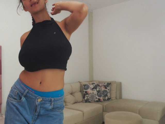 Live sex webcam photo for annieclark #272835027