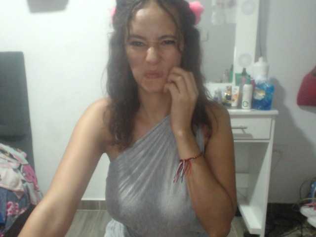 Live sex webcam photo for annieclark #273364656