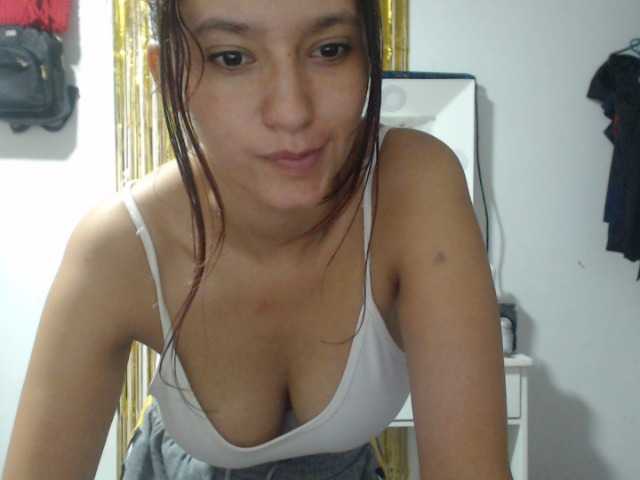 Live sex webcam photo for annieclark #273634121