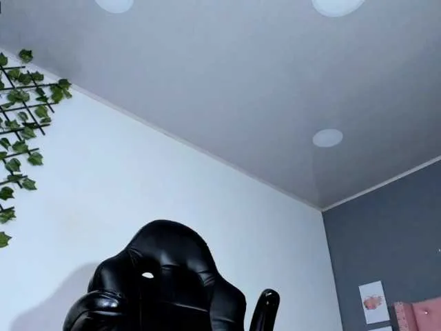 Live sex webcam photo for annieomelonss #273238874