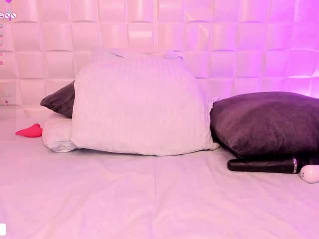 Live sex webcam photo for anny-rouse24 #290532546