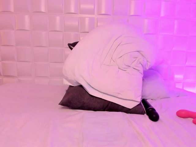 Live sex webcam photo for anny-rouse24 #290777637