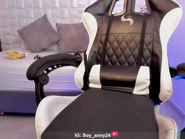 Live sex webcam photo for anny-rouse24 #292326646