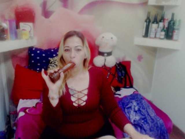 Live sex webcam photo for annysalazar #271969255