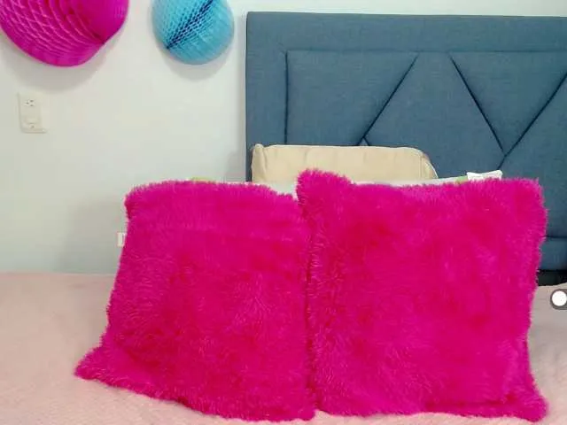 Live sex webcam photo for antonella-02 #276097319