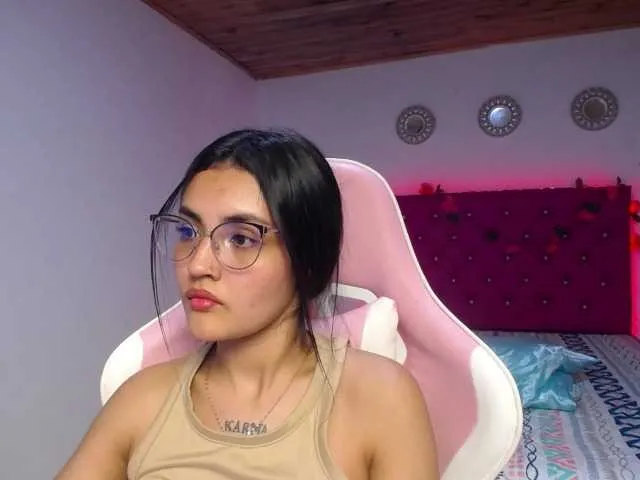 Live sex webcam photo for antonellasweetlittle #290171353