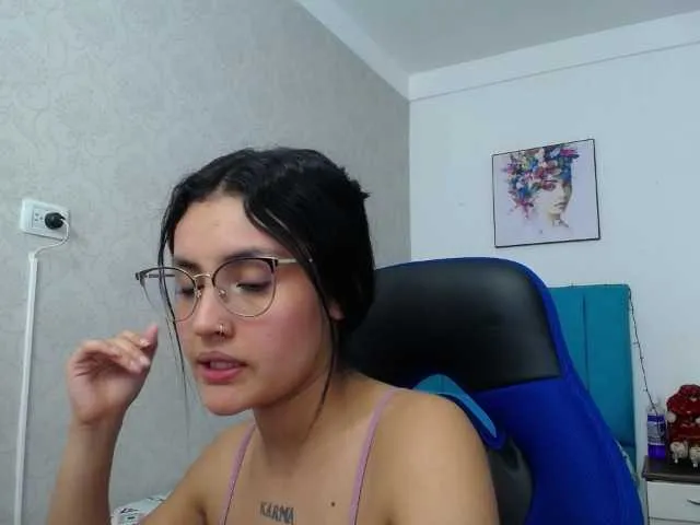 Live sex webcam photo for antonellasweetlittle #290267750