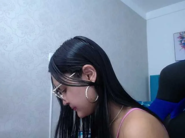 Live sex webcam photo for antonellasweetlittle #290381003