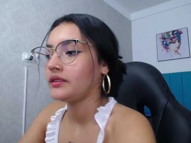 Live sex webcam photo for antonellasweetlittle #290663020