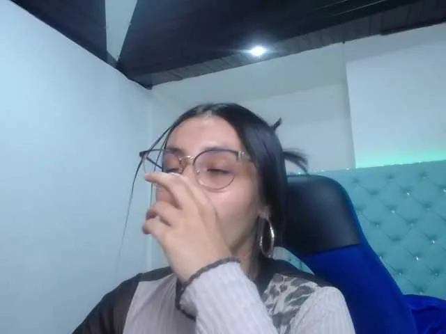 Live sex webcam photo for antonellasweetlittle #291045068