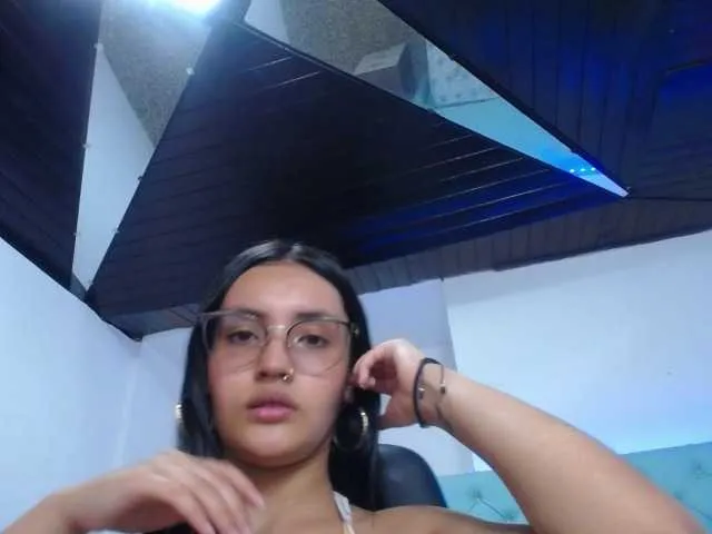 Live sex webcam photo for antonellasweetlittle #291052483