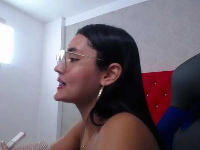 Live sex webcam photo for antonellasweetlittle #291200017