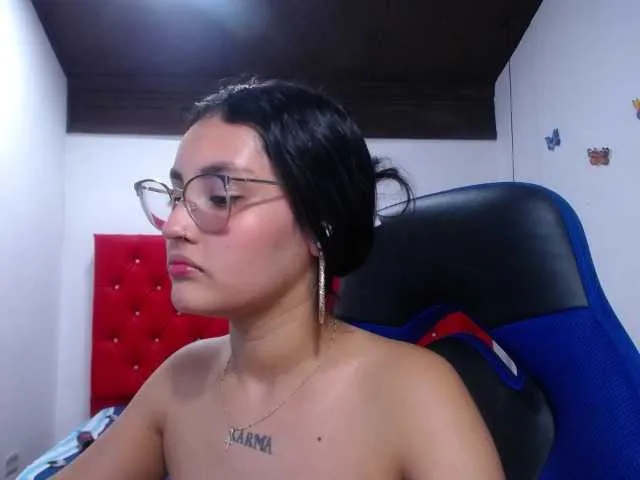 Live sex webcam photo for antonellasweetlittle #291695140