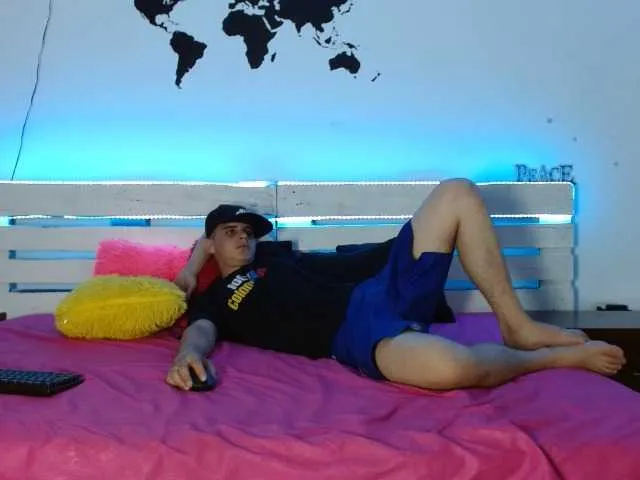 Live sex webcam photo for antoniloper2001 #277177450