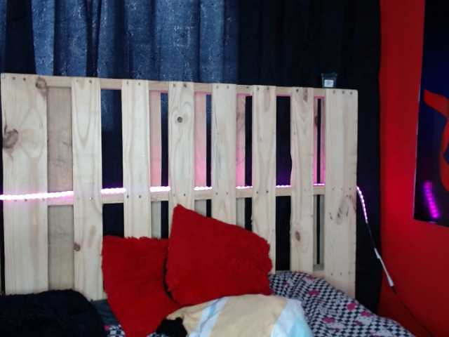 Live sex webcam photo for april-Q1 #271983095