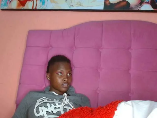 Live sex webcam photo for april-Q1 #272628673