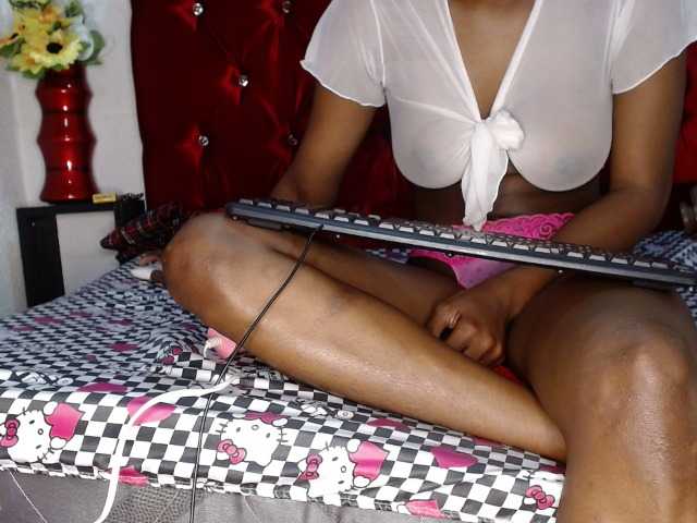 Live sex webcam photo for april-Q1 #272680643