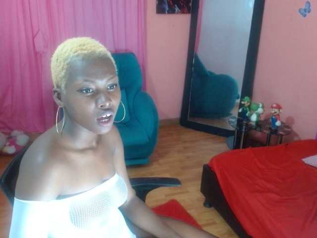 Live sex webcam photo for april-Q1 #273375418