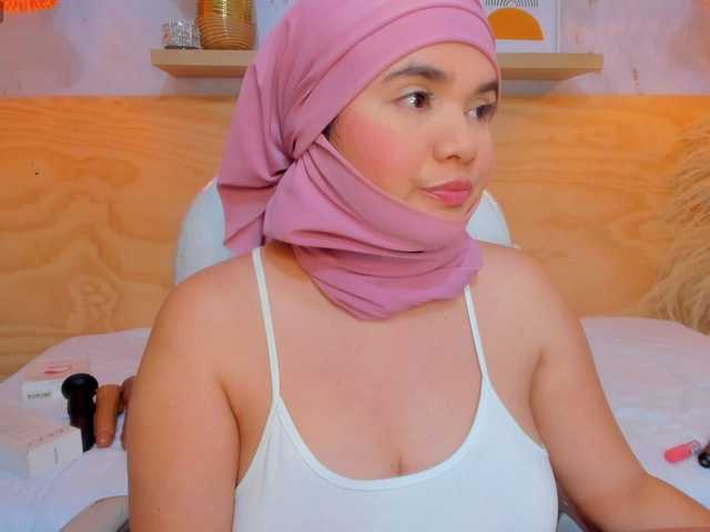 Live sex webcam photo for aprile #290999359