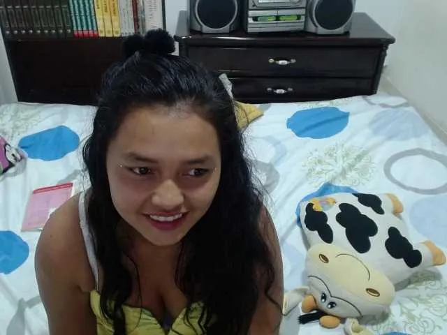 Live sex webcam photo for aquamarine-18 #272529734