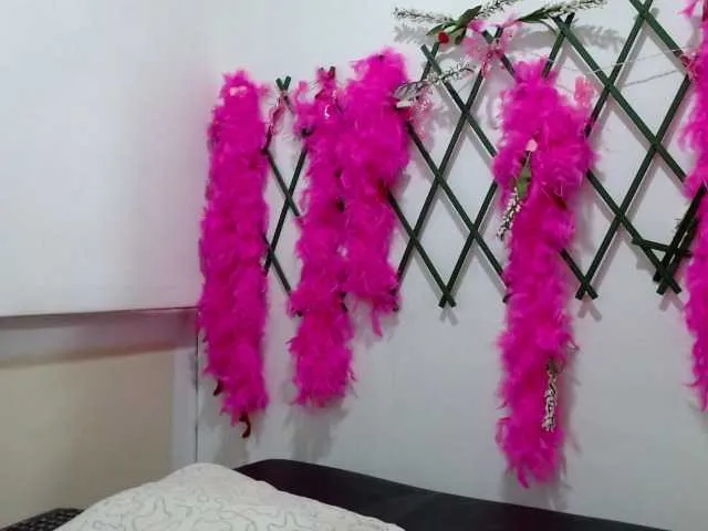 Live sex webcam photo for aquamarine-18 #273349133