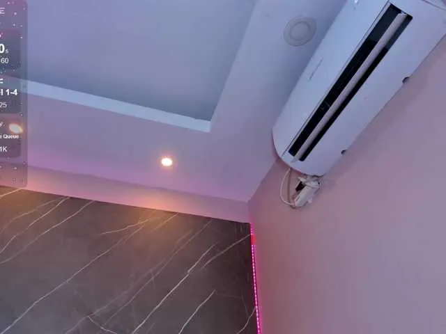 Live sex webcam photo for ari-rose1 #278105964