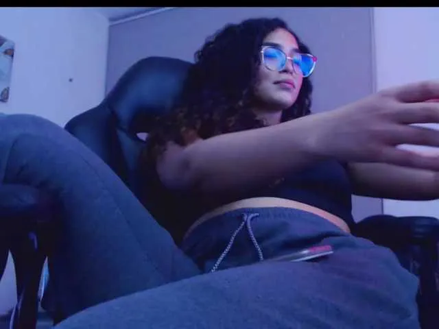 Live sex webcam photo for aria19xo #271905841