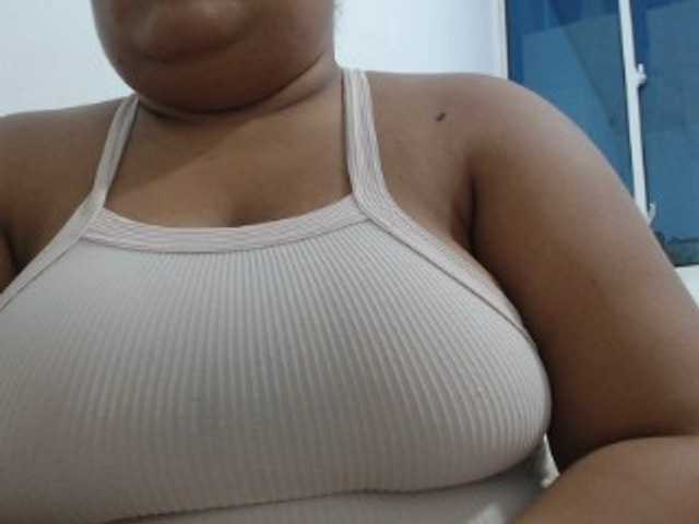 Live sex webcam photo for ariahot98 #275673797