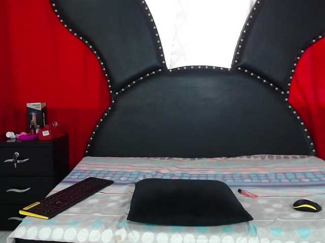 Live sex webcam photo for arianabedoya #275700195